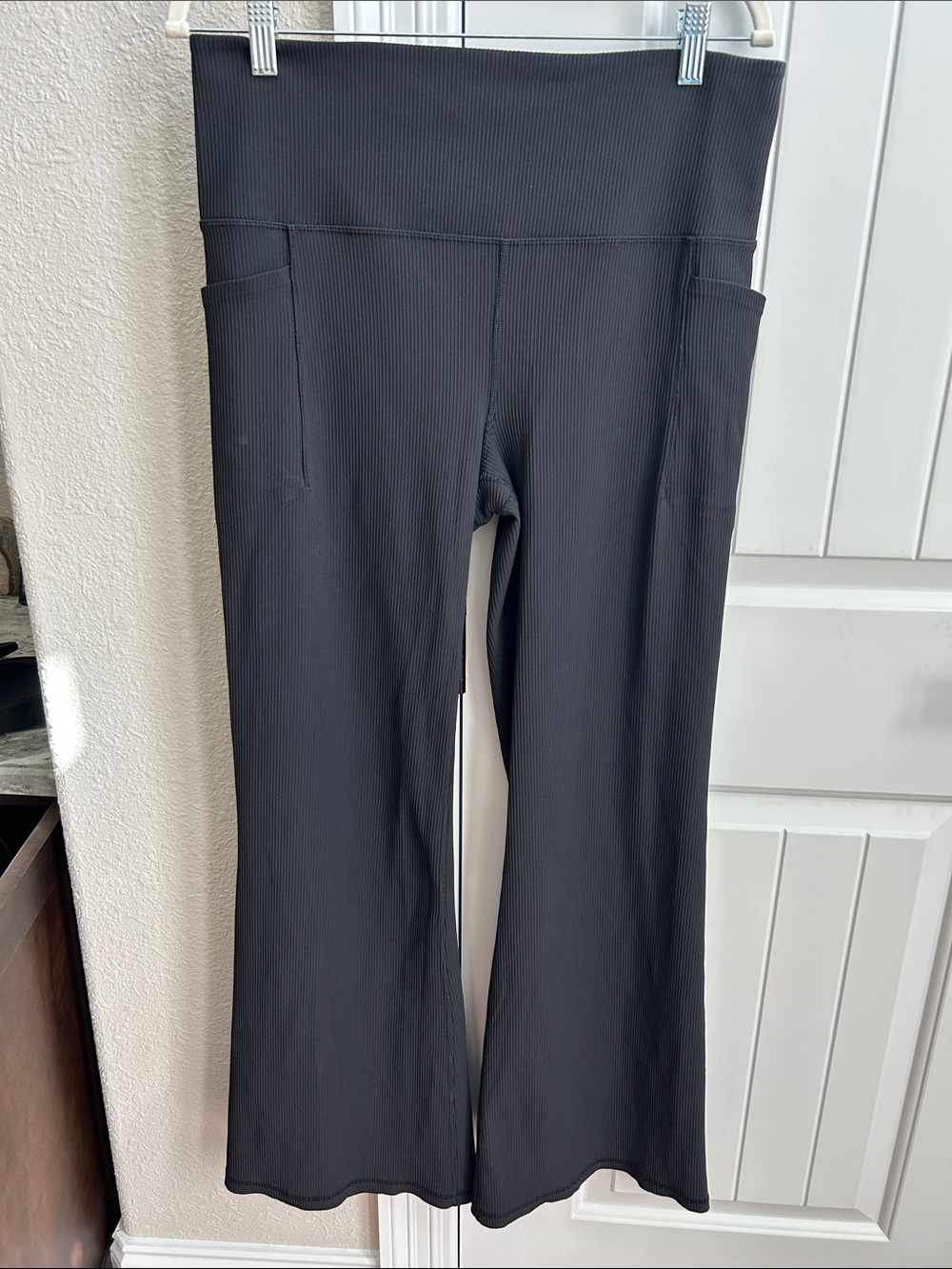 Athleta Salutation Stash Ribbed Flare Pants Black Sz XL Athleisure Pockets